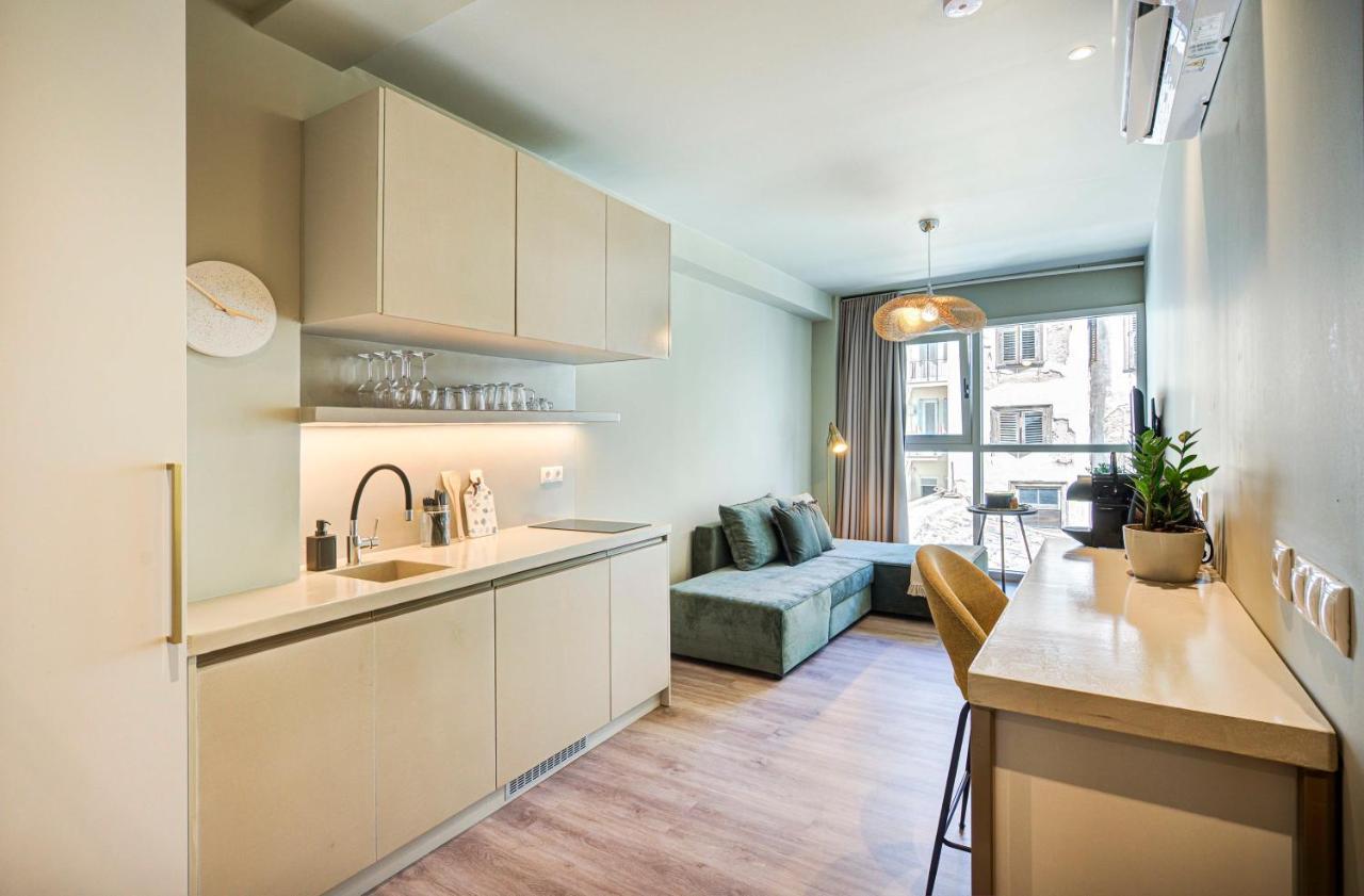 Yalarent Stunning Apartments At The Heart Of أثينا المظهر الخارجي الصورة