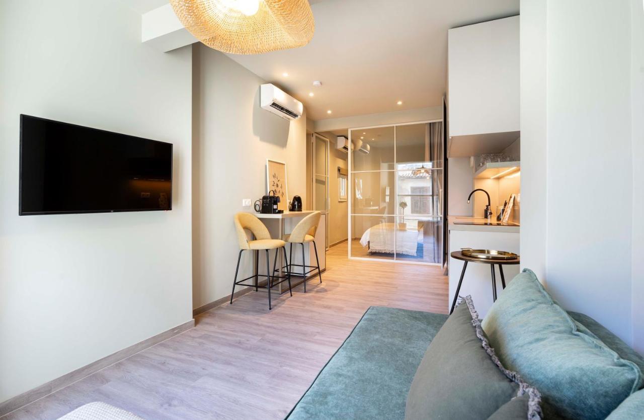 Yalarent Stunning Apartments At The Heart Of أثينا المظهر الخارجي الصورة