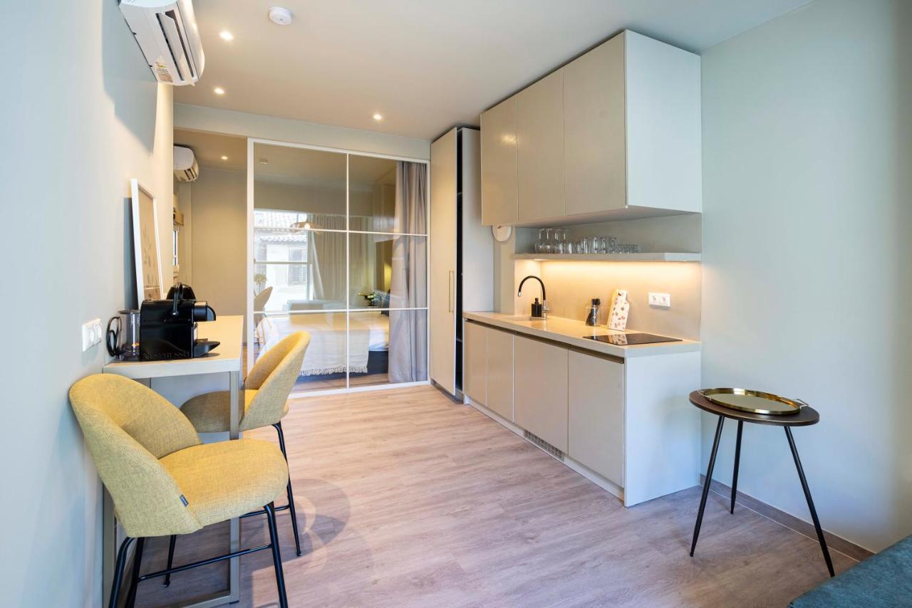 Yalarent Stunning Apartments At The Heart Of أثينا المظهر الخارجي الصورة